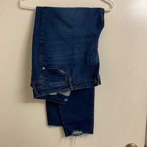 Old Navy Mid Rise Built In Sculpt Rockstar Raw Hem Super Skinny Jeans Ferni 18